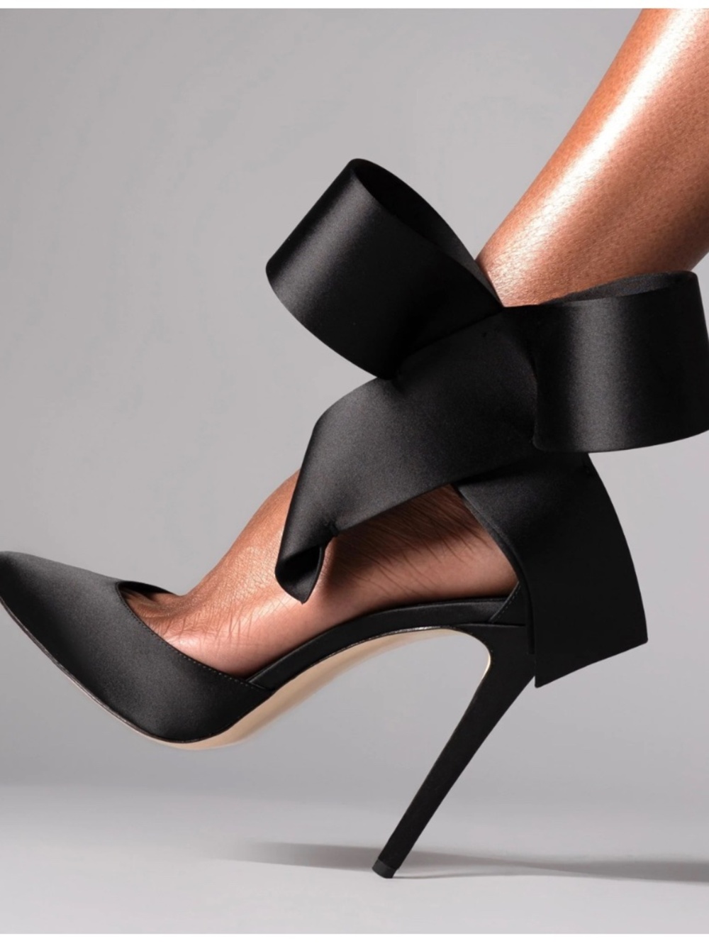 Aminah Abdul Jillil Pointed Tow Bow Pumps
